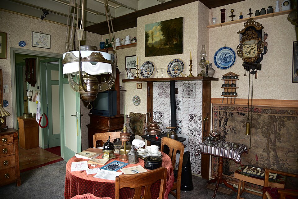 "Livingroom Museum Collectie Brands" door Henk Meijer, via Wikimedia Commons, CCO 1.0 Universal. 15 augustus 2024.